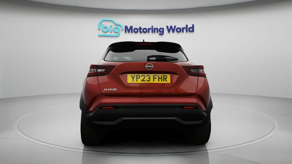 Nissan Juke Tekna Red #6