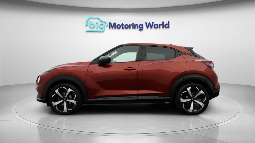 Nissan Juke Tekna Red #4