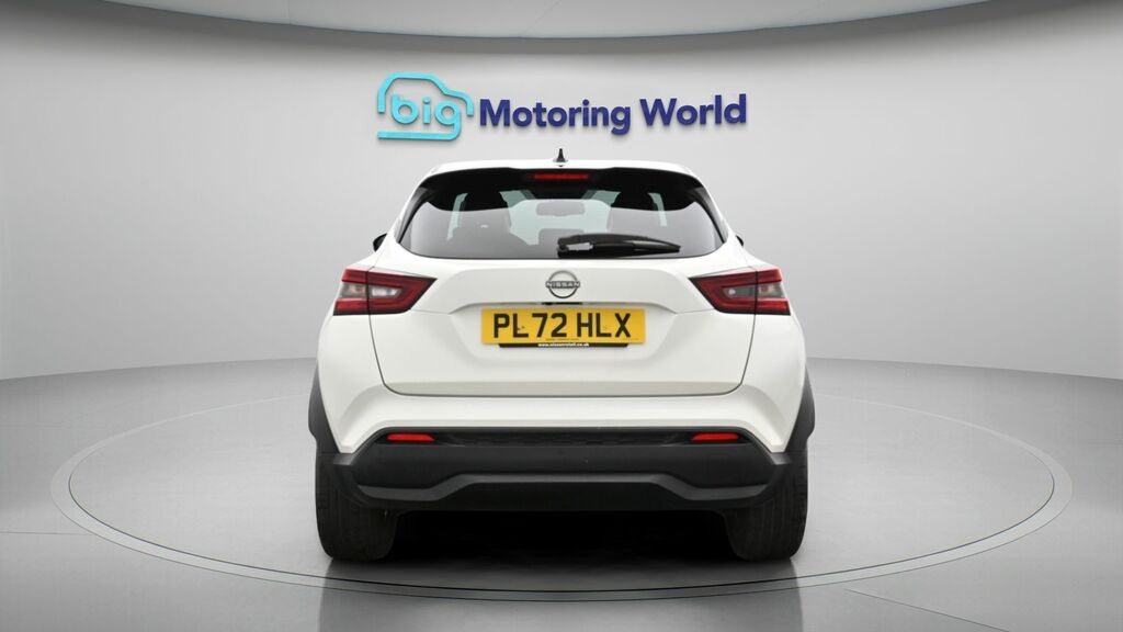 Nissan Juke Tekna PL72HLX White #6