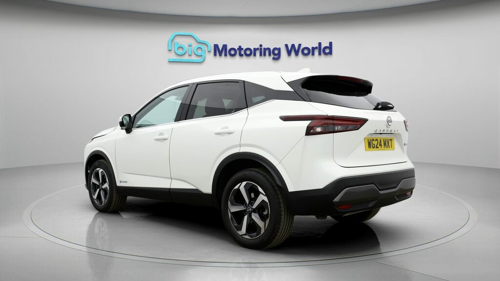 Nissan Qashqai N-connecta WG24MXT White #5