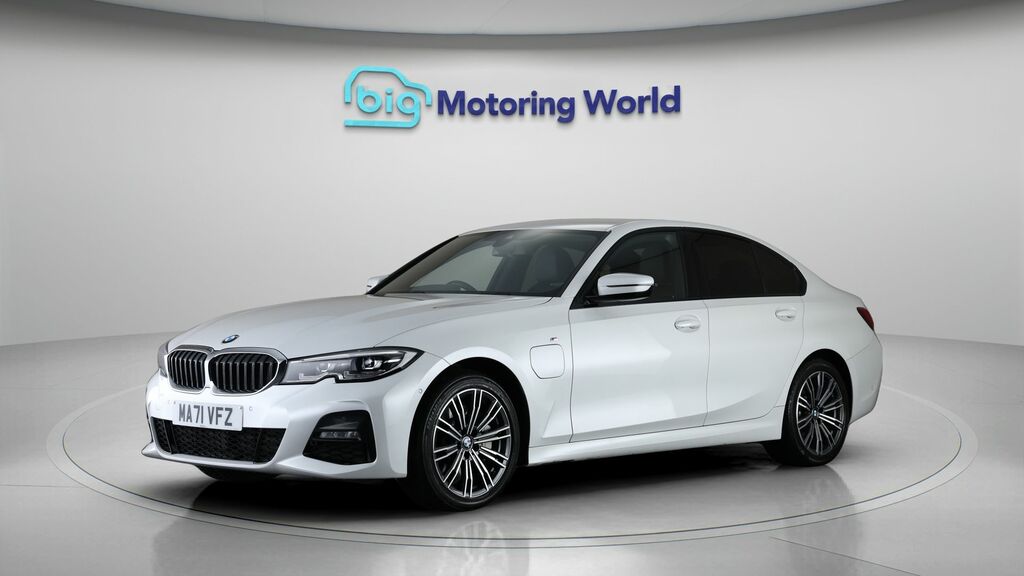 BMW 3 Series M Sport MA71VFZ White #3