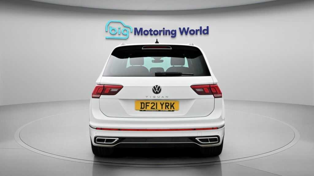Volkswagen Tiguan R-line DF21YRK White #6