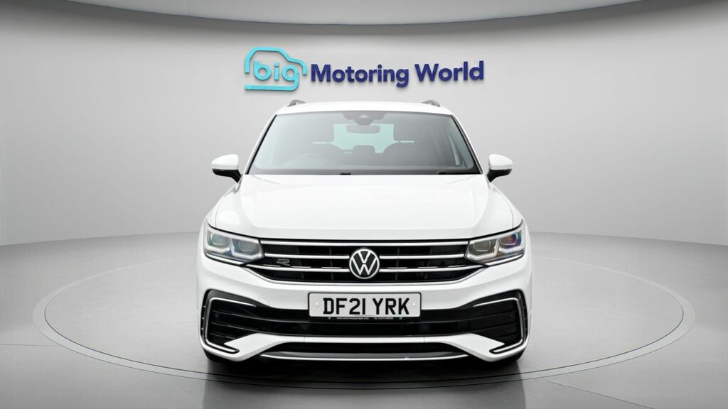 Volkswagen Tiguan R-line DF21YRK White #2