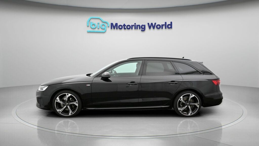 Audi A4 Avant Black Edition Black #4