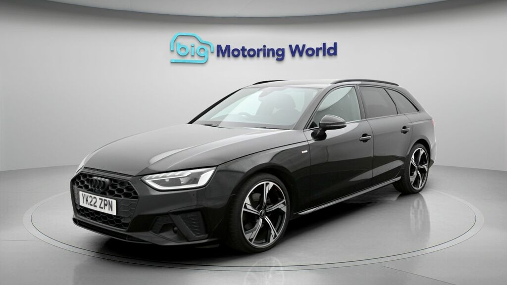 Audi A4 Avant Black Edition Black #3