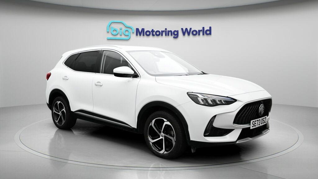 MG HS Trophy White