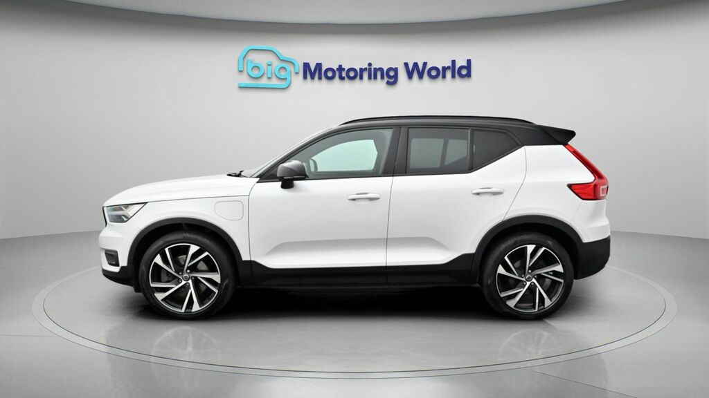 Volvo XC40 R-design Pro KN21VZV White #4
