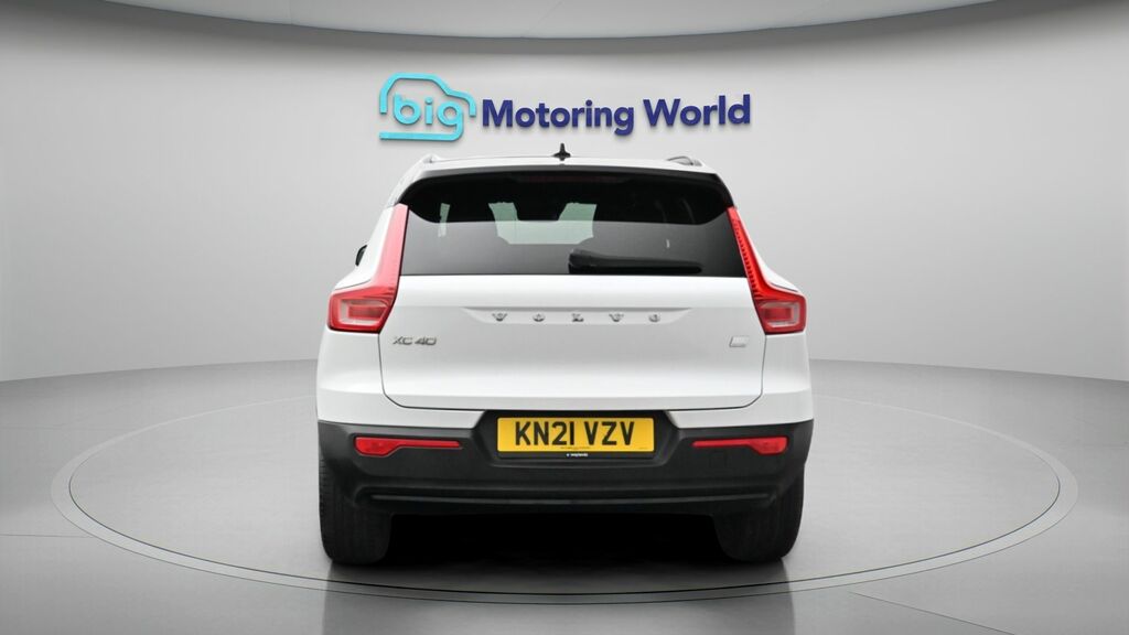 Volvo XC40 R-design Pro KN21VZV White #6