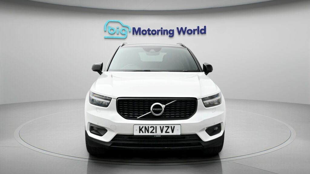 Volvo XC40 R-design Pro KN21VZV White #2
