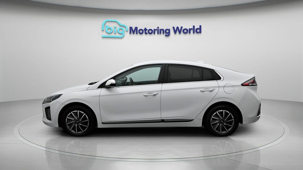 Hyundai Ioniq Premium White #4