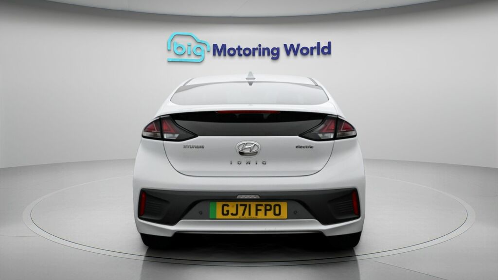 Hyundai Ioniq Premium White #6