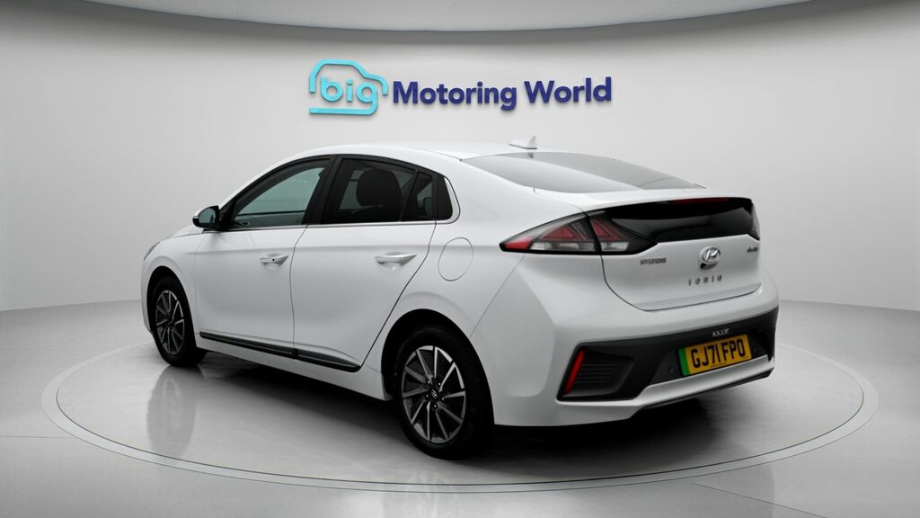Hyundai Ioniq Premium White #5
