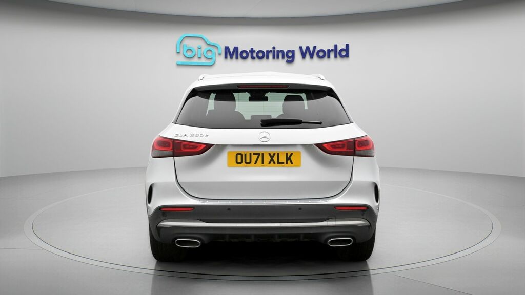 Mercedes-Benz GLA Class Exclusive Edition Silver #6