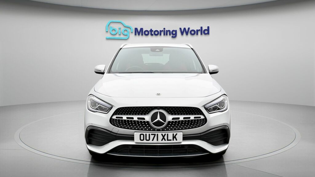 Mercedes-Benz GLA Class Exclusive Edition Silver #2