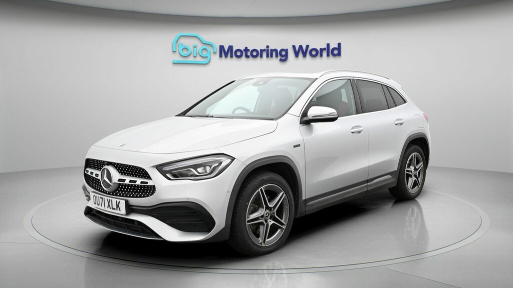 Mercedes-Benz GLA Class Exclusive Edition Silver #3