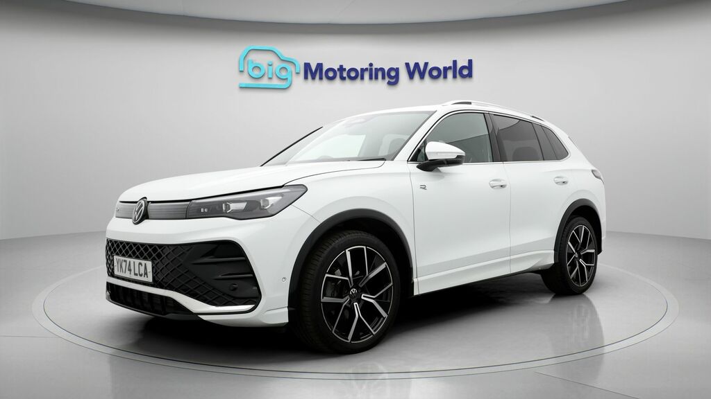 Volkswagen Tiguan R-line YK74LCA White #3