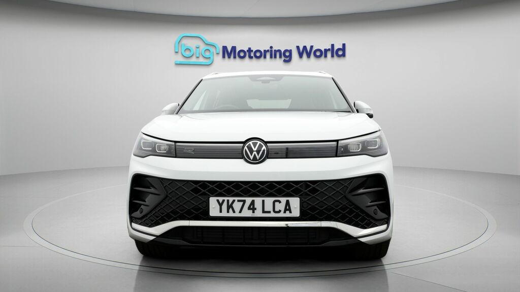Volkswagen Tiguan R-line YK74LCA White #2