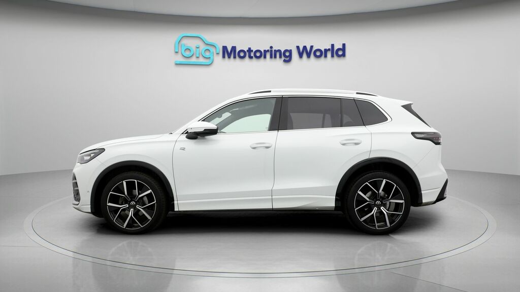 Volkswagen Tiguan R-line YK74LCA White #4
