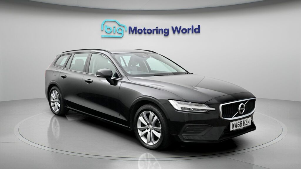 Volvo V60 Momentum Black