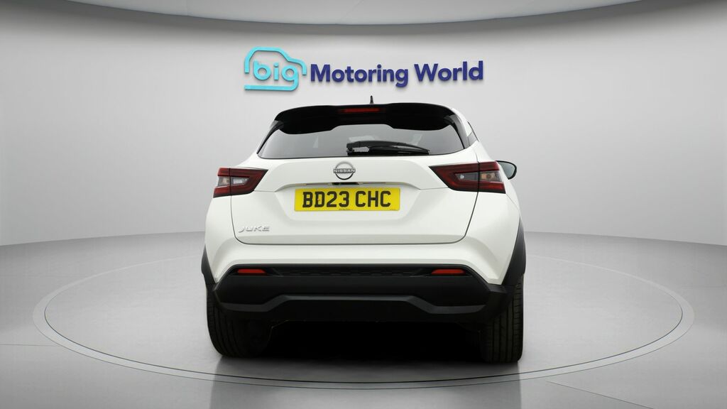 Nissan Juke Tekna White #6