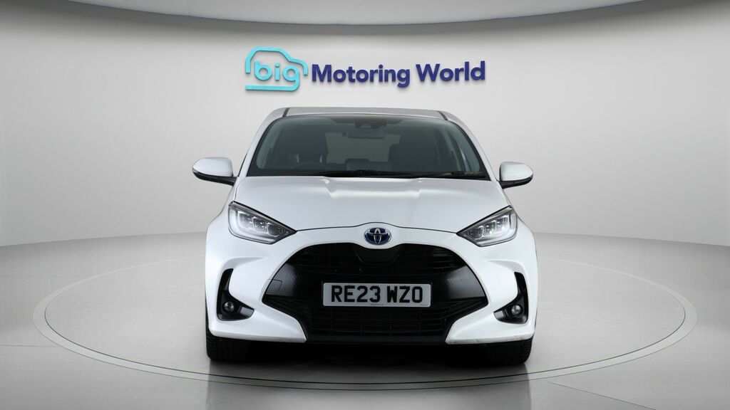 Toyota Yaris Design RE23WZO White #2