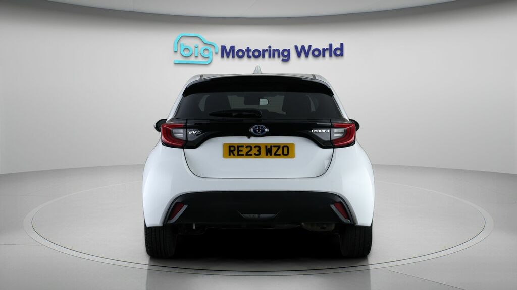 Toyota Yaris Design RE23WZO White #6