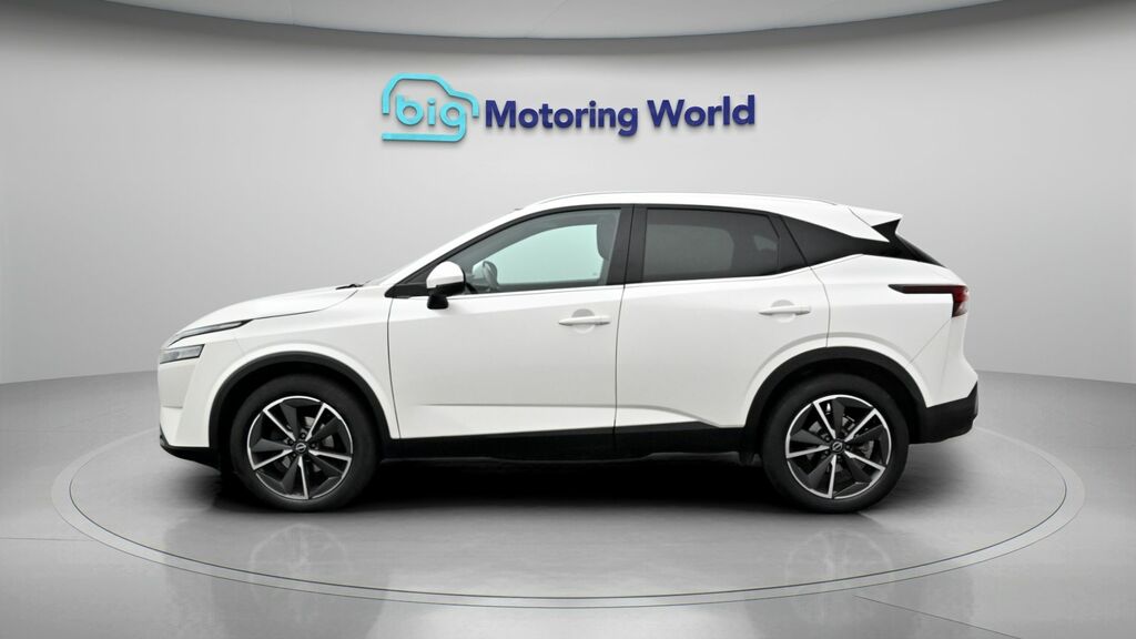 Nissan Qashqai Tekna White #4
