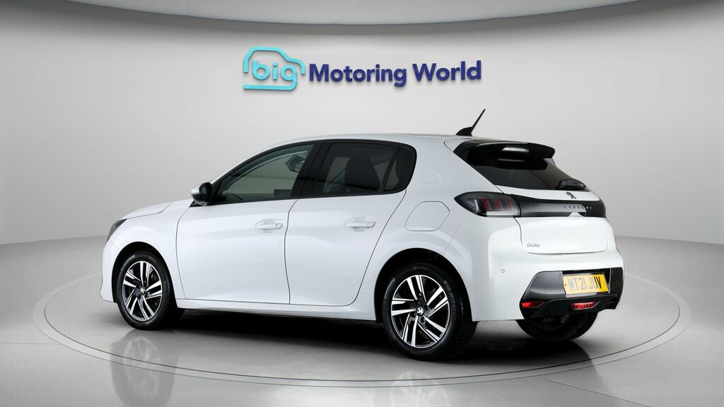 Peugeot 208 Allure White #5