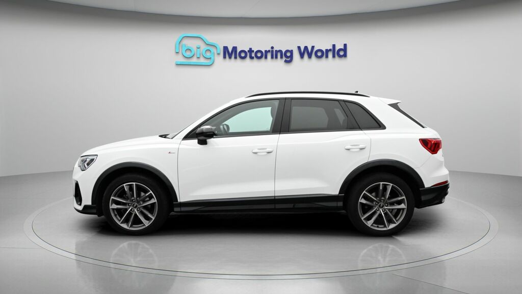 Audi Q3 Black Edition YK22ZNH White #4