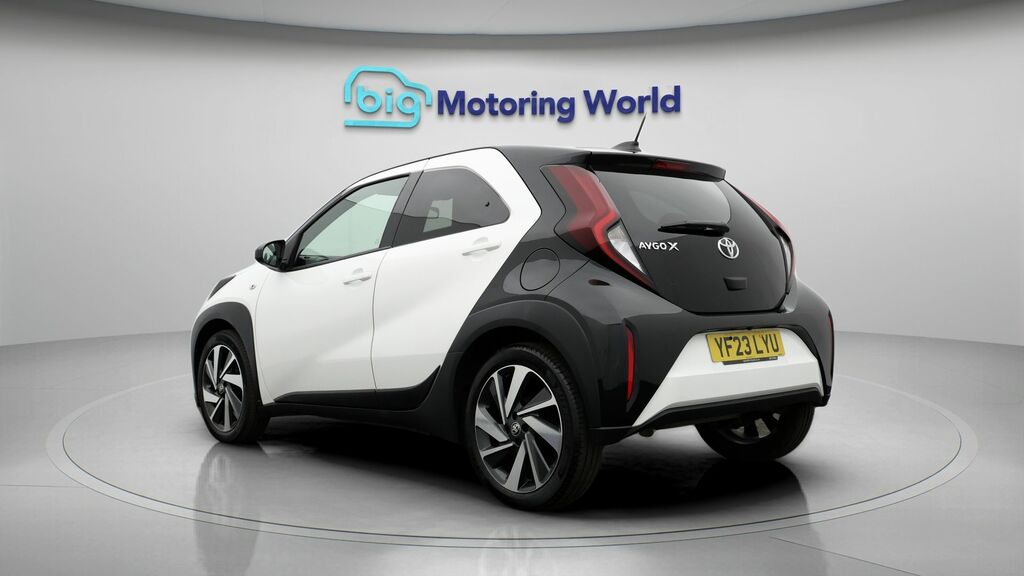 Toyota Aygo X Edge White #5