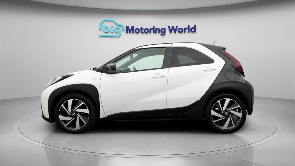 Toyota Aygo X Edge White #4