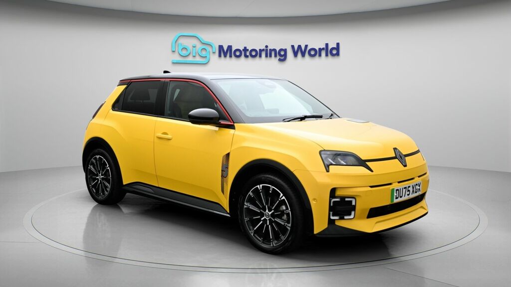 Renault 5 E-Tech Iconic Five Yellow