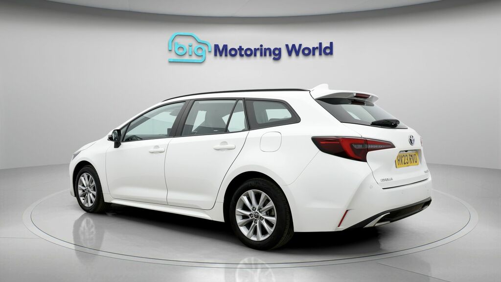 Toyota Corolla Icon HV23RVO White #5