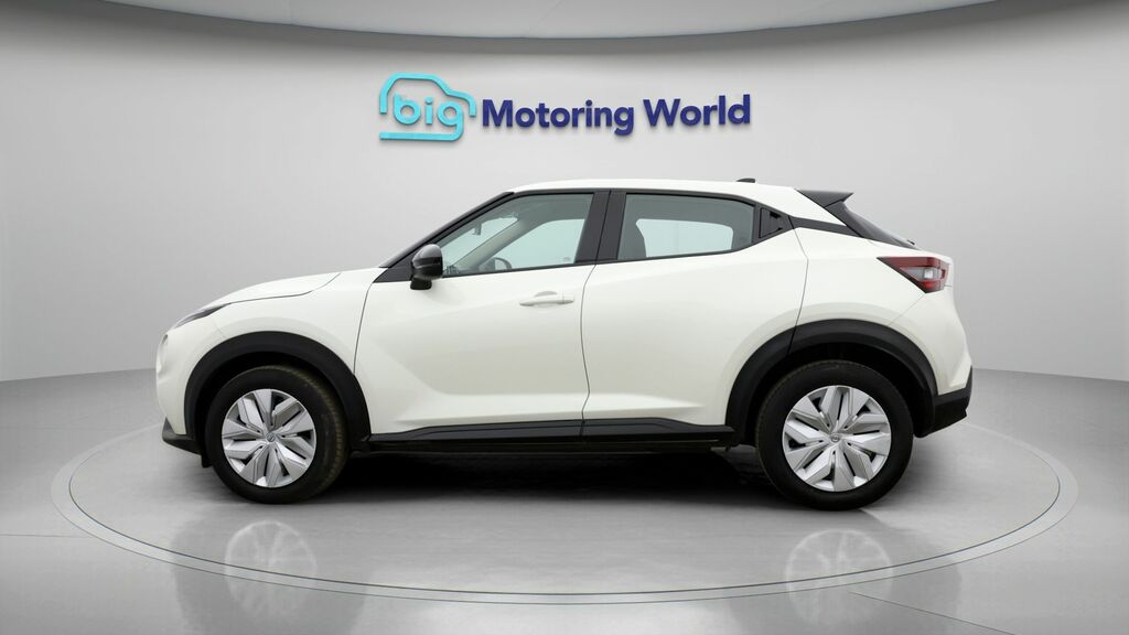Nissan Juke Acenta White #4