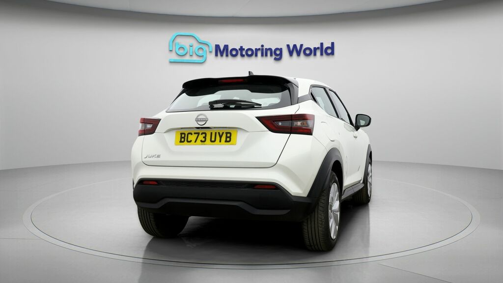 Nissan Juke Acenta White #6