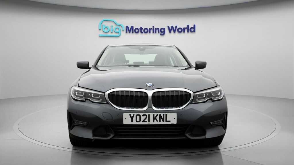 BMW 3 Series Sport Pro YO21KNL Grey #2