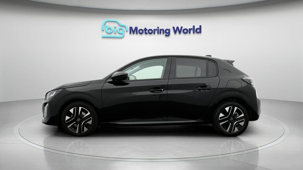 Peugeot 208 Allure Black #4