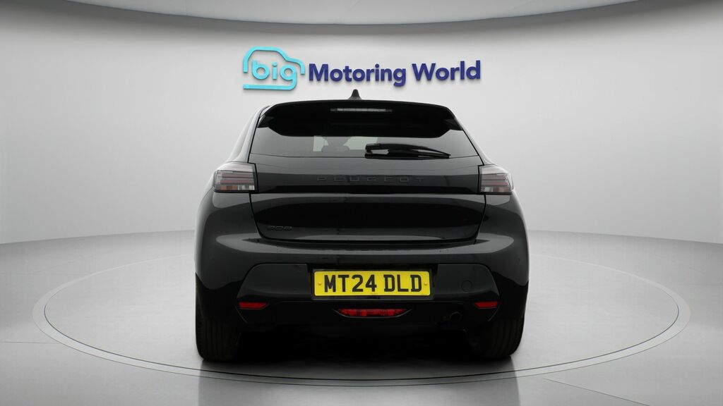 Peugeot 208 Allure Black #6