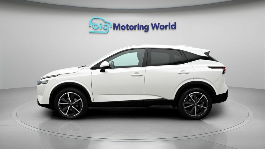 Nissan Qashqai Tekna White #4