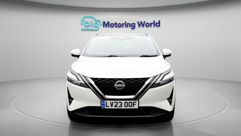 Nissan Qashqai Tekna White #2