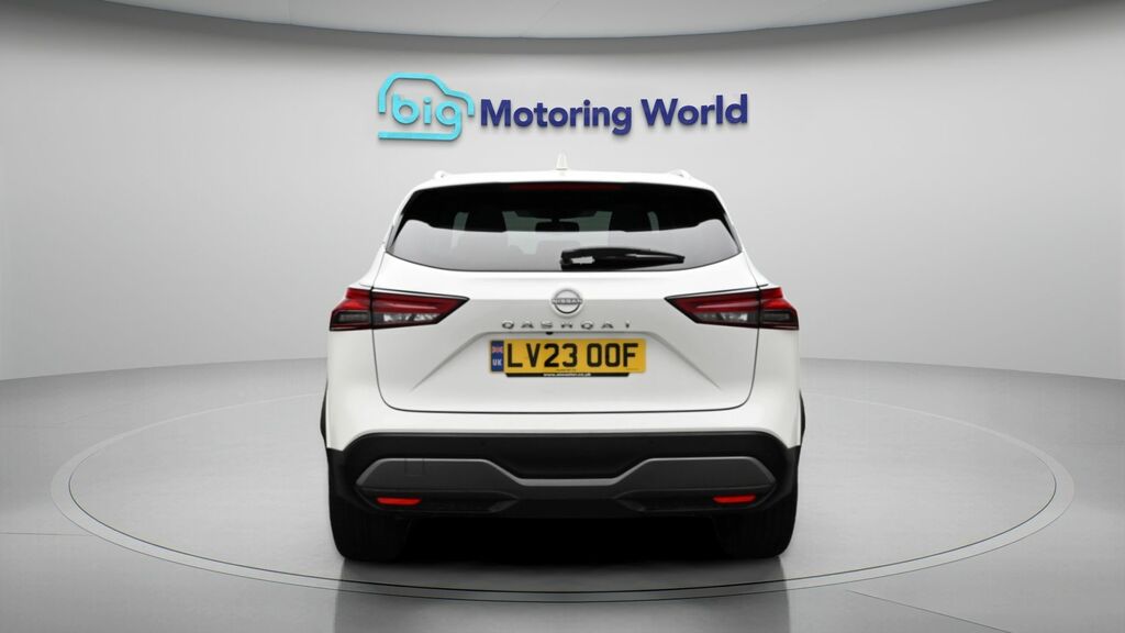 Nissan Qashqai Tekna White #6