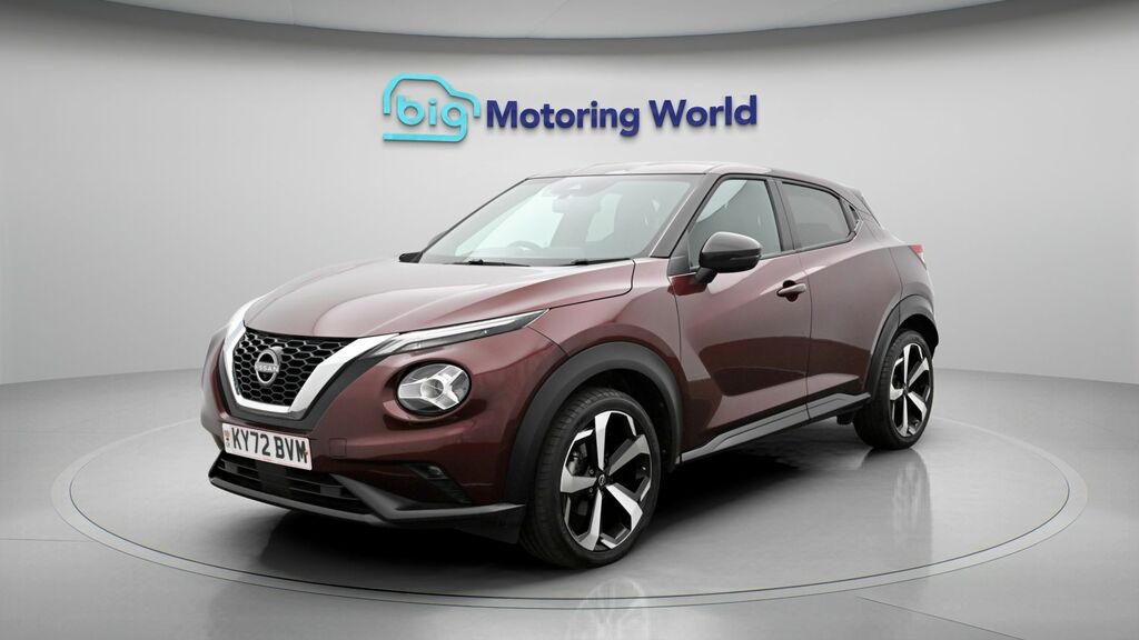 Nissan Juke Tekna Red #3