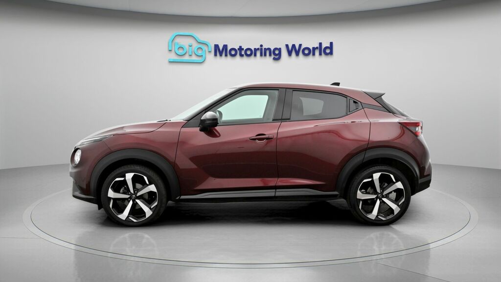 Nissan Juke Tekna Red #4