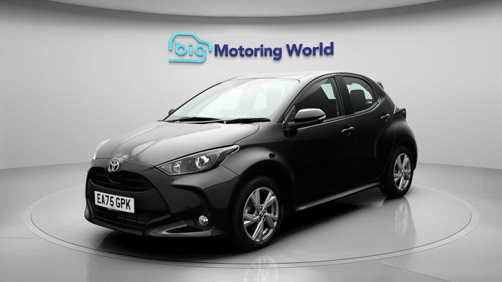 Toyota Yaris Icon Black #3