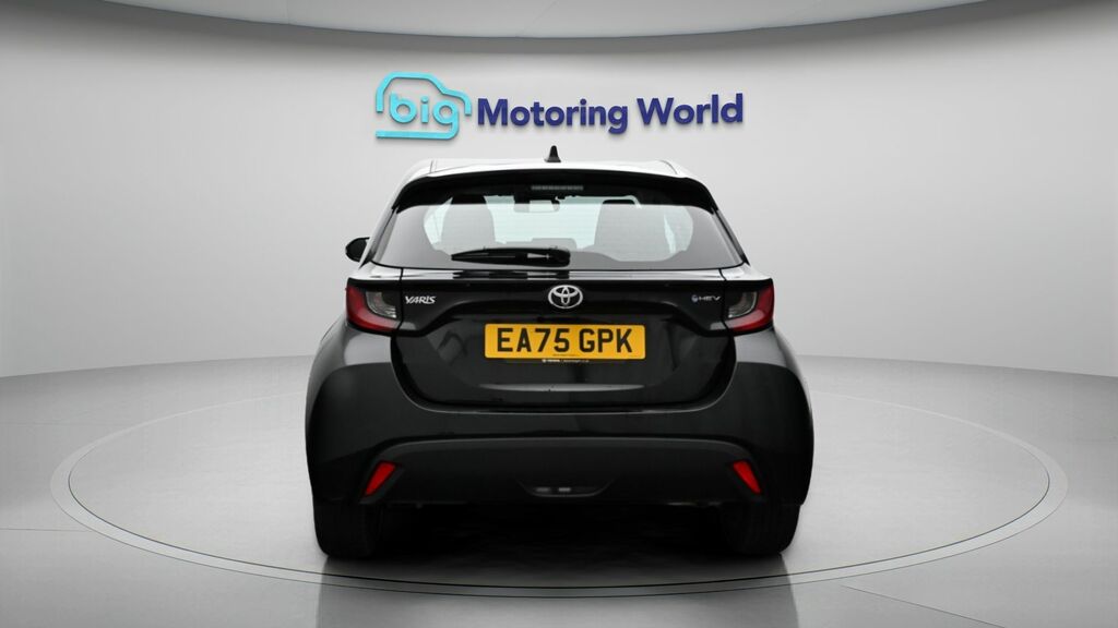 Toyota Yaris Icon Black #6