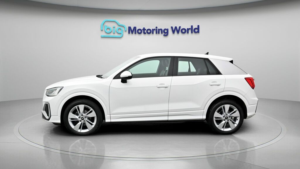 Audi Q2 S Line YE21MXG White #4