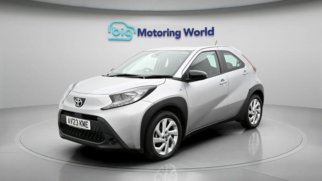 Toyota Aygo X Pure Silver #3