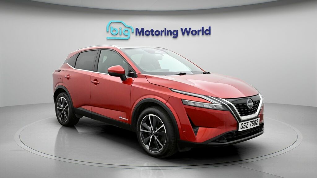 Nissan Qashqai Tekna Red