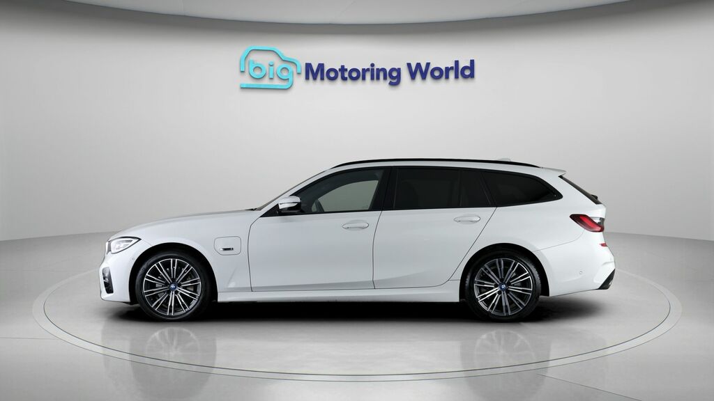 BMW 3 Series M Sport AJ71NZE White #4