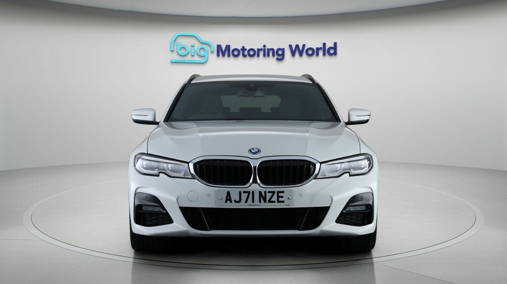 BMW 3 Series M Sport AJ71NZE White #2